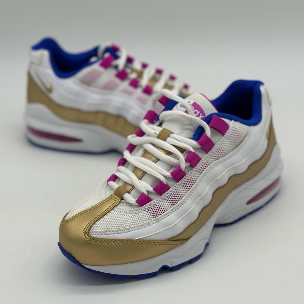 Nike White and Pink Sneakers Retro-Inspired Design - Picture 1 of 8
